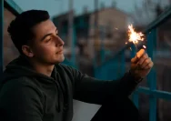 Kumpulan kata-kata sad boy galau dan patah hati yang cocok jadi caption media sosial. Ungkapkan perasaanmu dengan kalimat yang penuh makna.