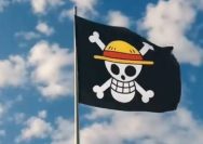Pengibaran bendera One Piece jelang HUT ke-80 RI memicu perdebatan publik. Simbol budaya pop atau ancaman persatuan?