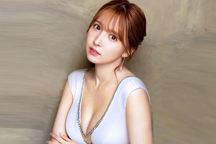 Foto Yua Mikami – Mantan Idol yang Kini Jadi Ratu AV